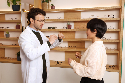 What is an Essilor Expert Optician?