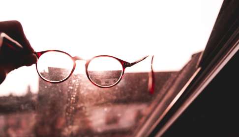 Почистването на очилата може да намали риска от заразяване с коронавирус