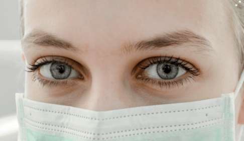 Koronavírus: Akú úlohu zohrávajú naše oči pri jeho šírení?