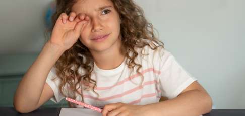 Repérer les signes d’inconfort visuel chez l’enfant