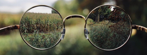 Comment un verre de lunettes corrige-t-il notre vue ?